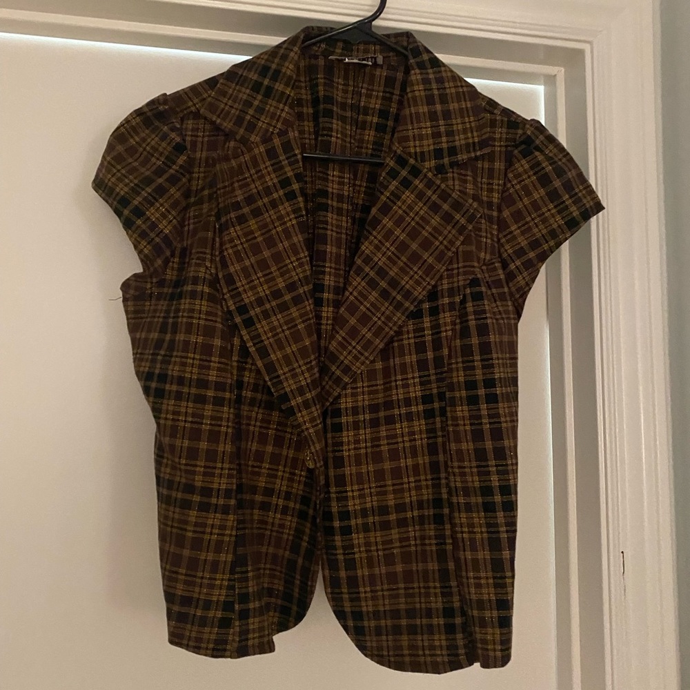 Spring street plaid brown top.